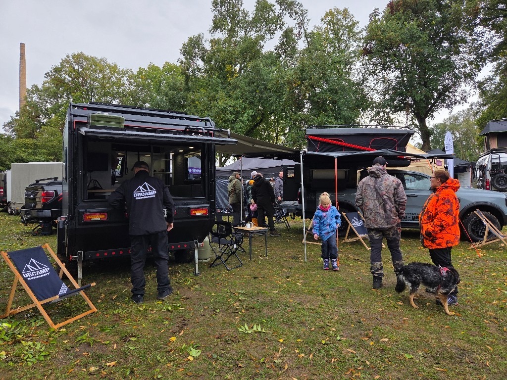Familie interessiert sich für Decamp Germany
